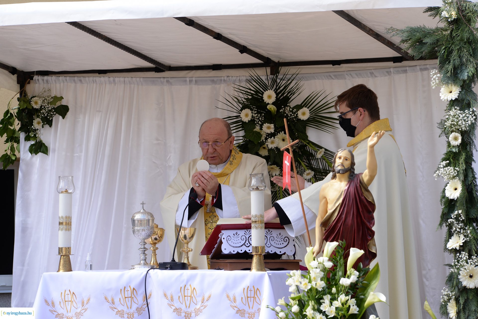 Húsvét vasárnap a Magyarok Nagyasszonya-társszékesegyházban