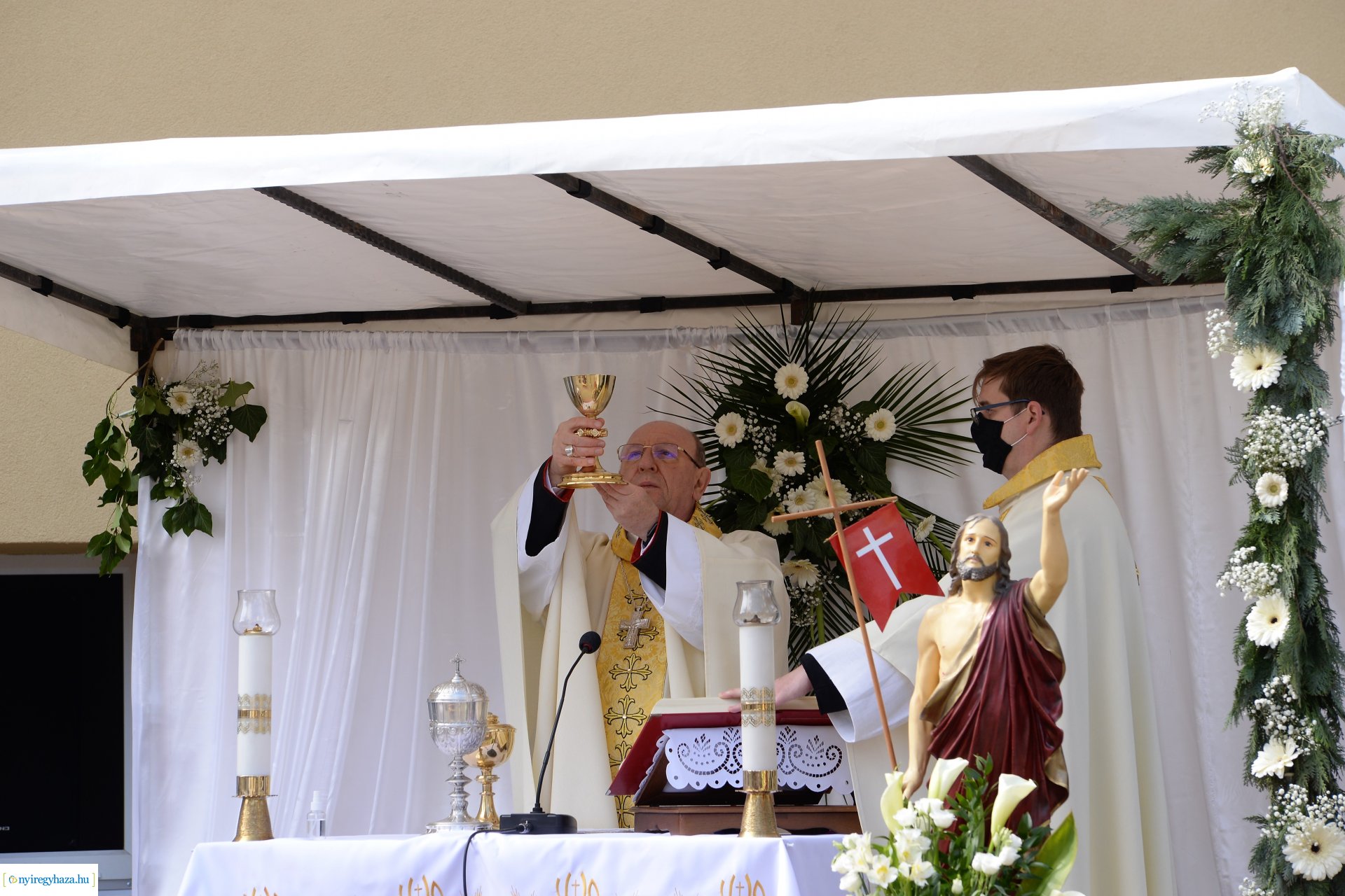 Húsvét vasárnap a Magyarok Nagyasszonya-társszékesegyházban
