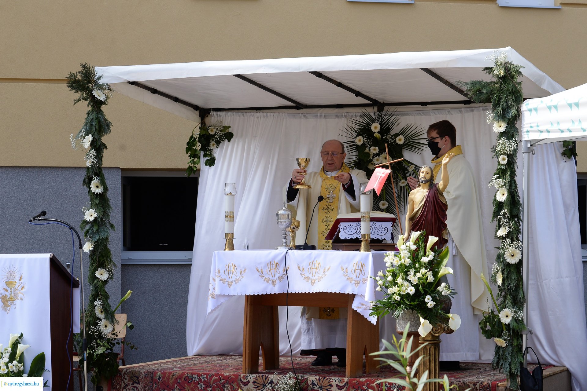 Húsvét vasárnap a Magyarok Nagyasszonya-társszékesegyházban