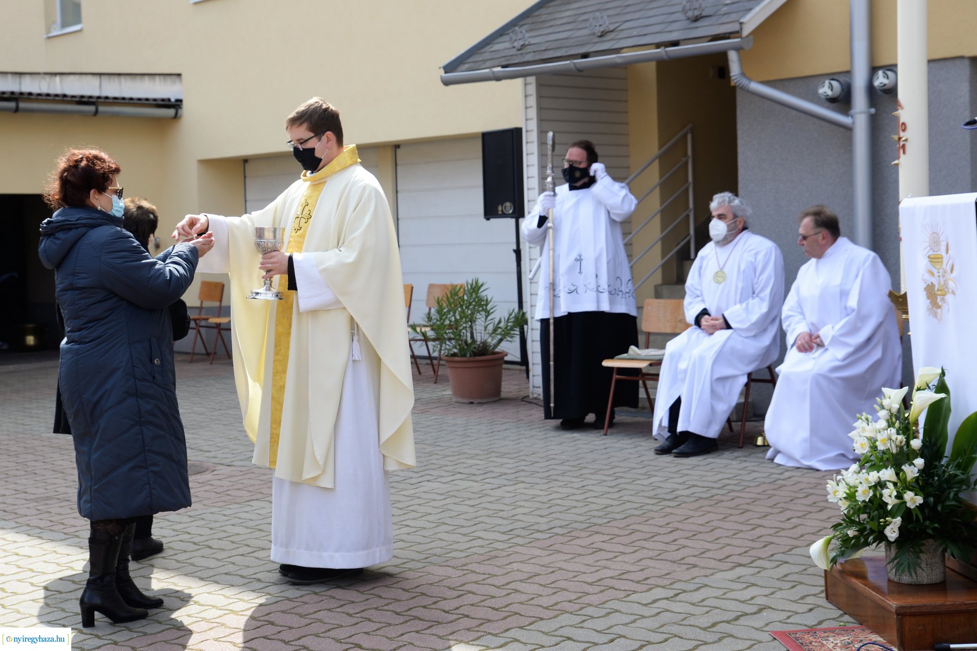 Húsvét vasárnap a Magyarok Nagyasszonya-társszékesegyházban