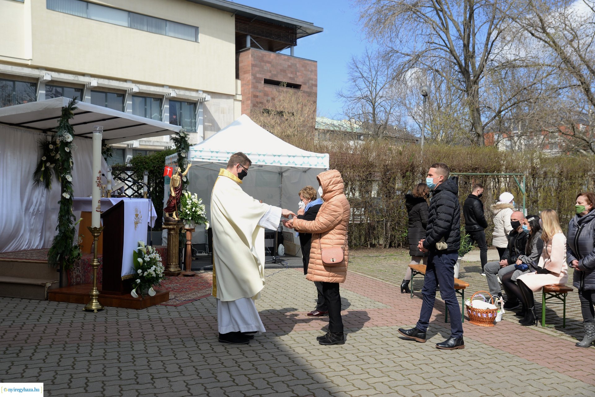 Húsvét vasárnap a Magyarok Nagyasszonya-társszékesegyházban