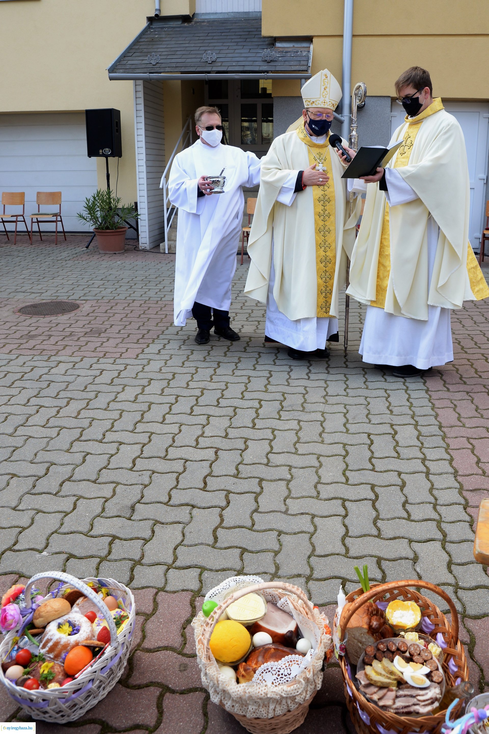 Húsvét vasárnap a Magyarok Nagyasszonya-társszékesegyházban