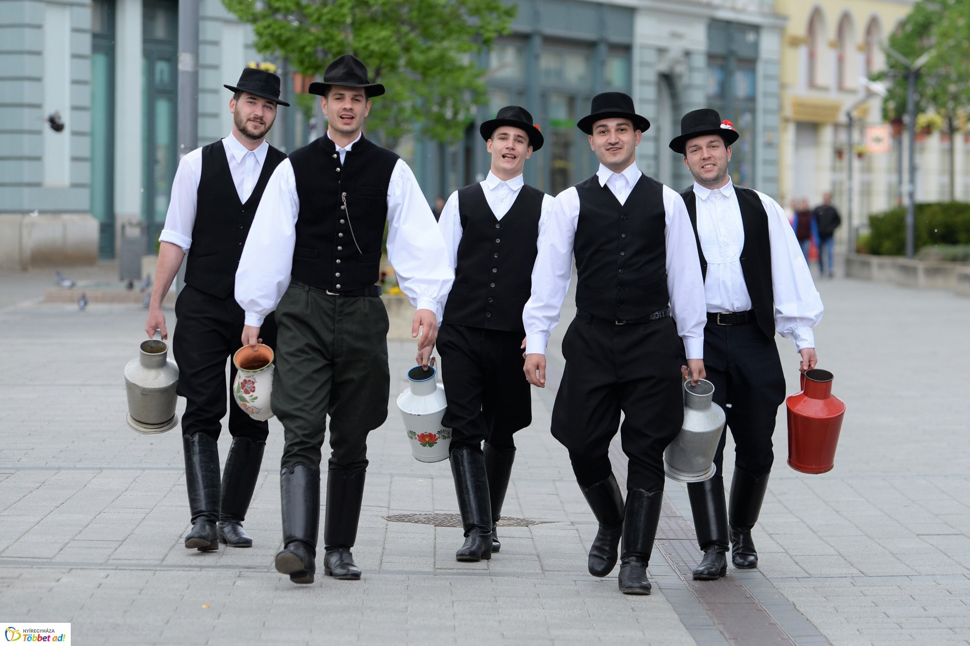 Húsvéti locsolkódás a belvárosban