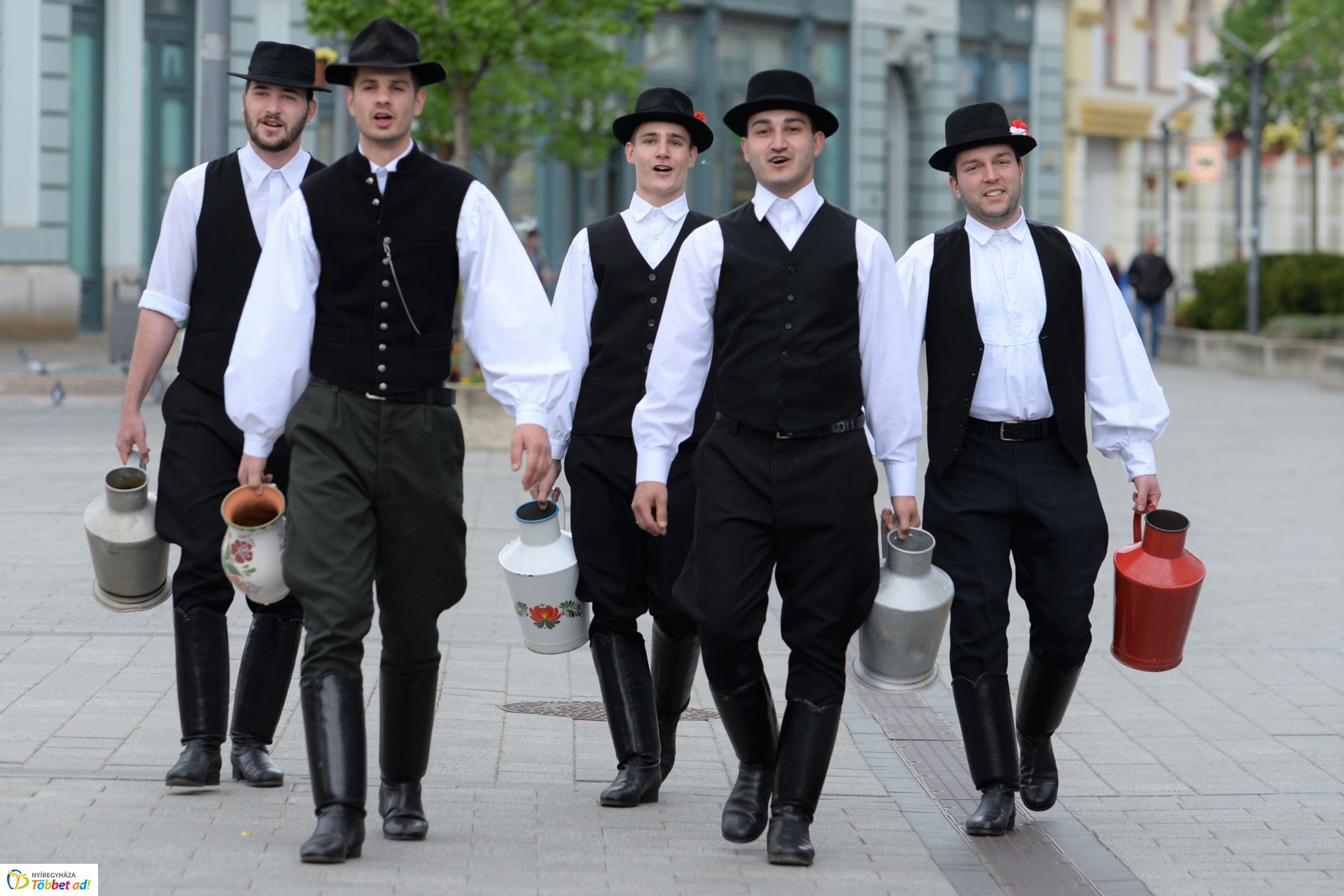 Húsvéti locsolkódás a belvárosban