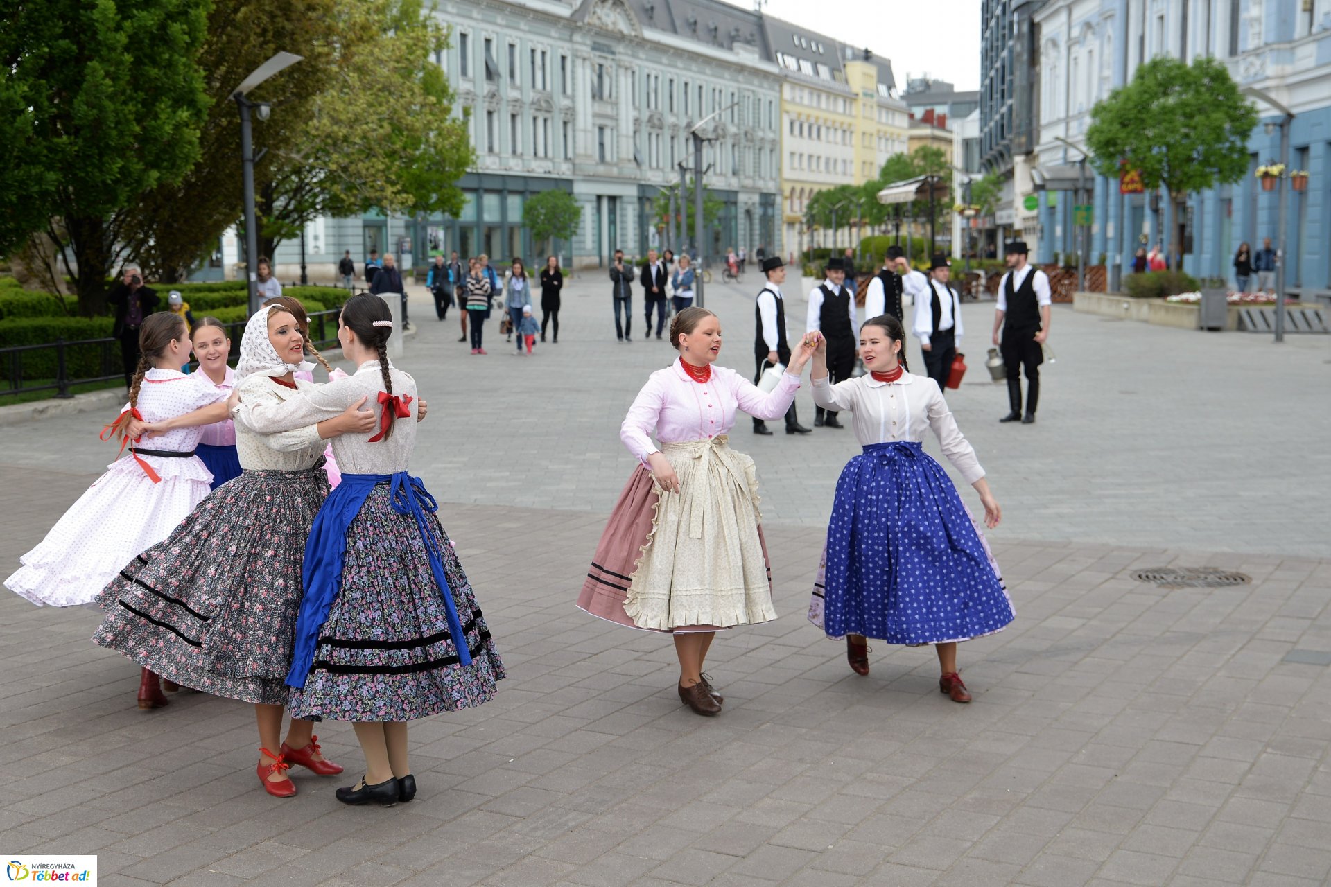 Húsvéti locsolkódás a belvárosban
