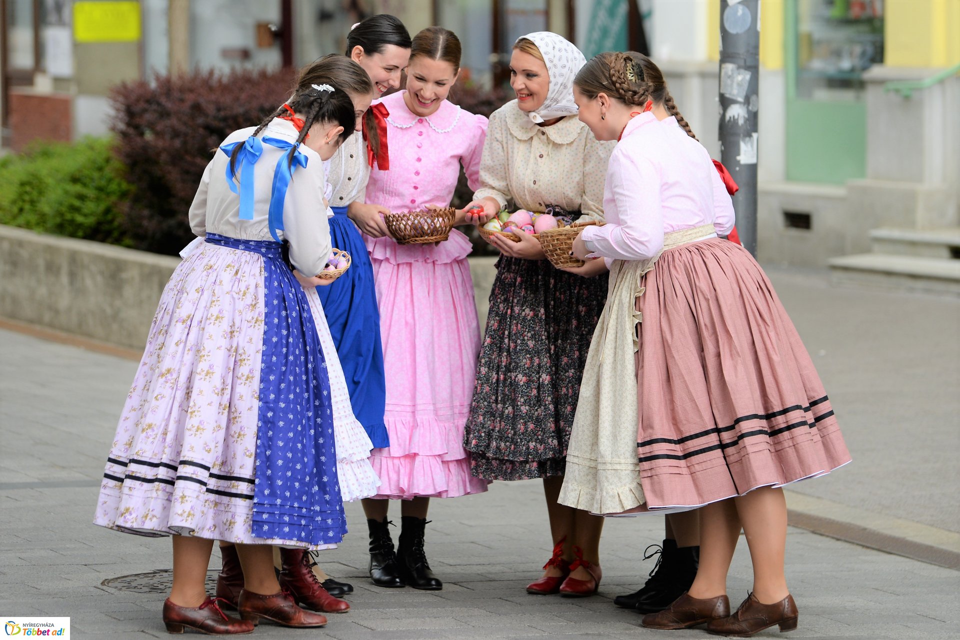 Húsvéti locsolkódás a belvárosban