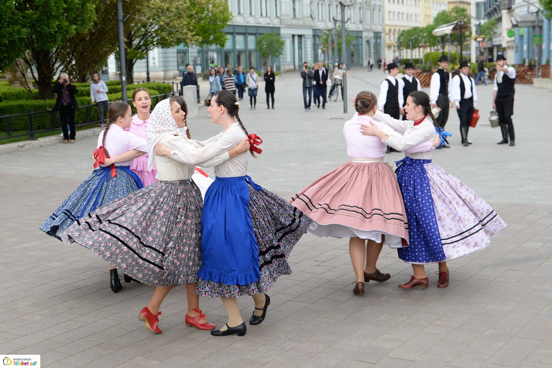 Húsvéti locsolkódás a belvárosban