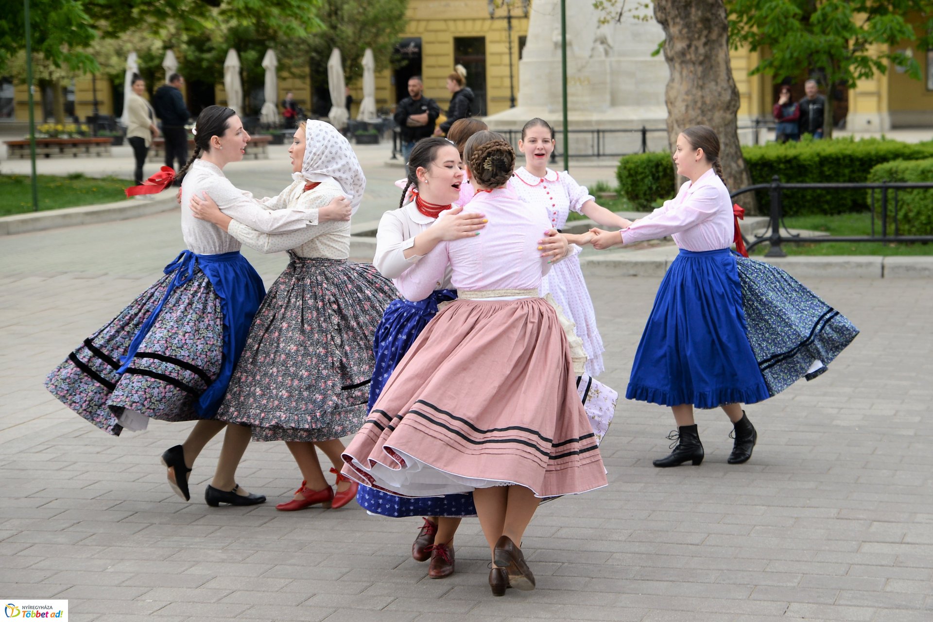 Húsvéti locsolkódás a belvárosban