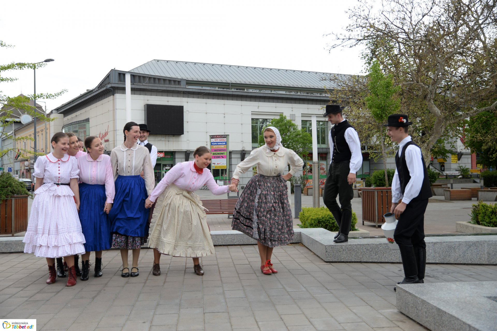 Húsvéti locsolkódás a belvárosban