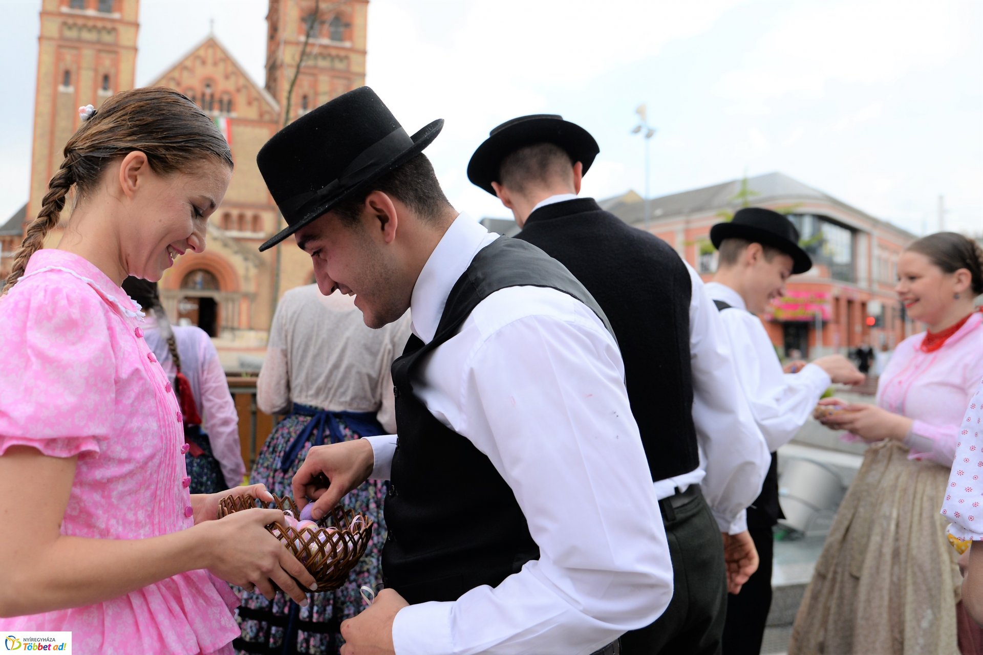 Húsvéti locsolkódás a belvárosban