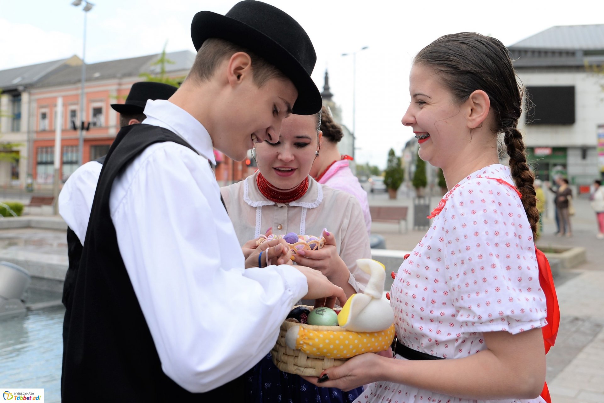 Húsvéti locsolkódás a belvárosban