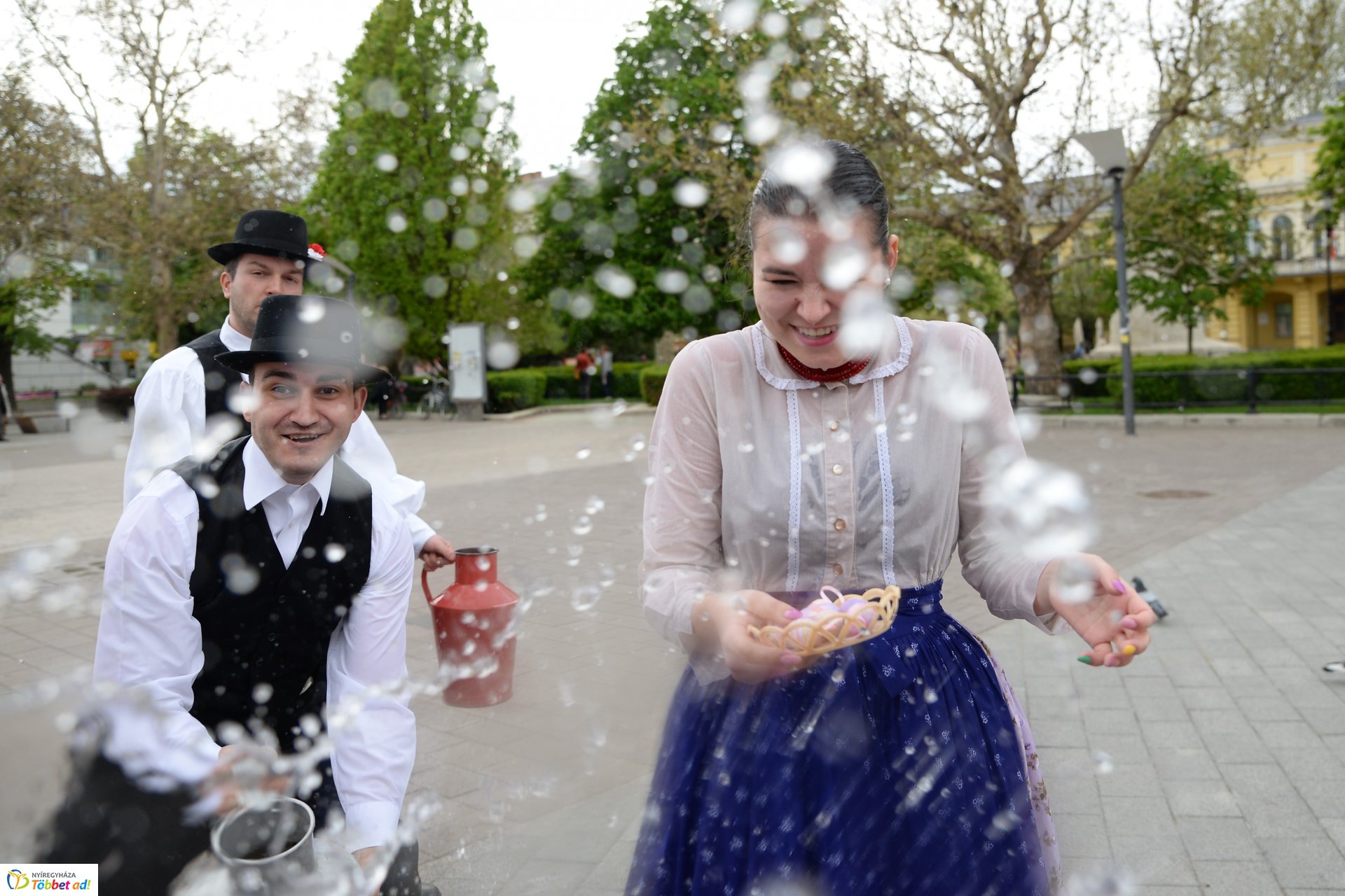 Húsvéti locsolkódás a belvárosban