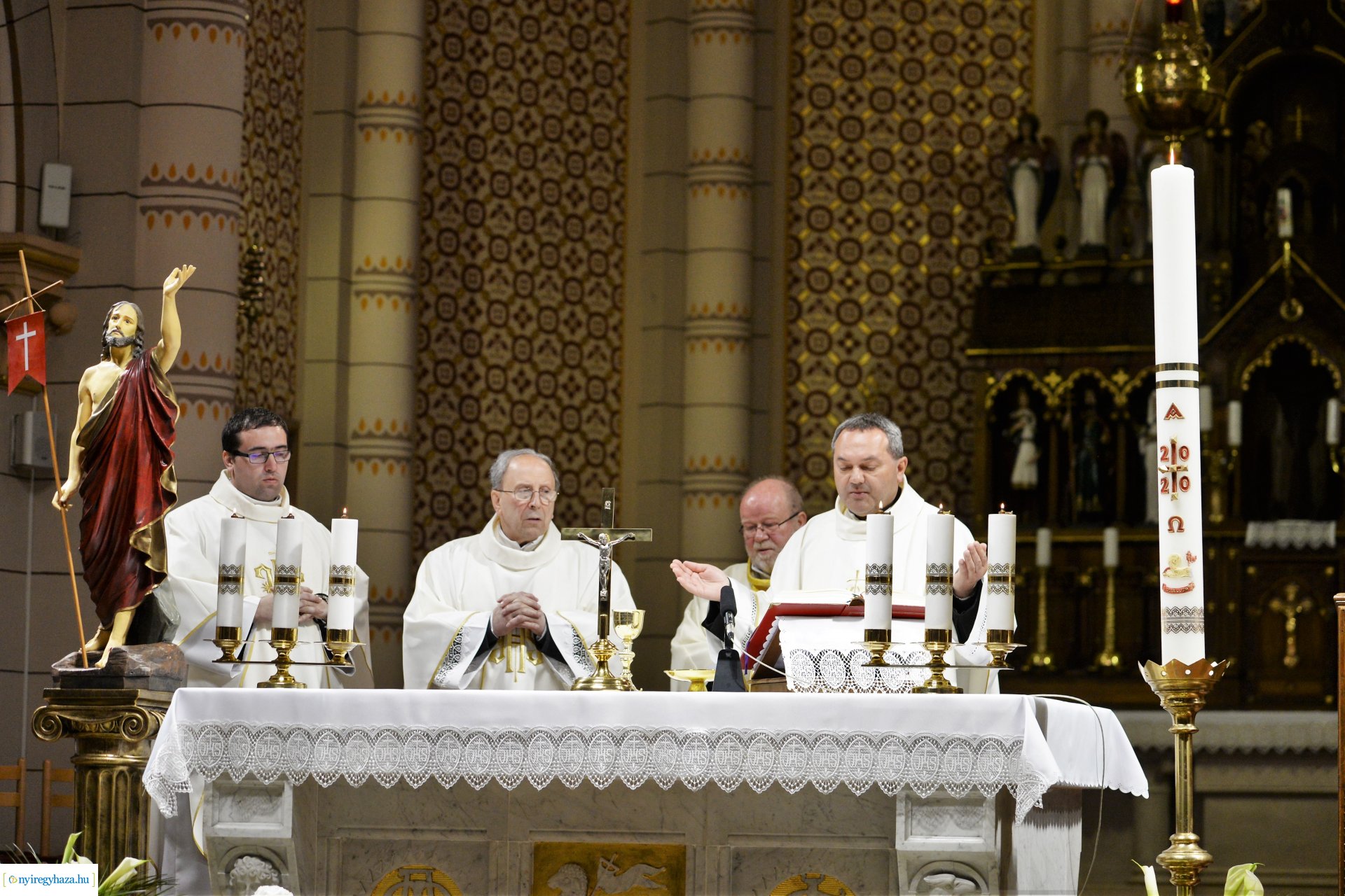 Húsvétvasárnap a Magyarok Nagyasszonya társészeksegyház templomában