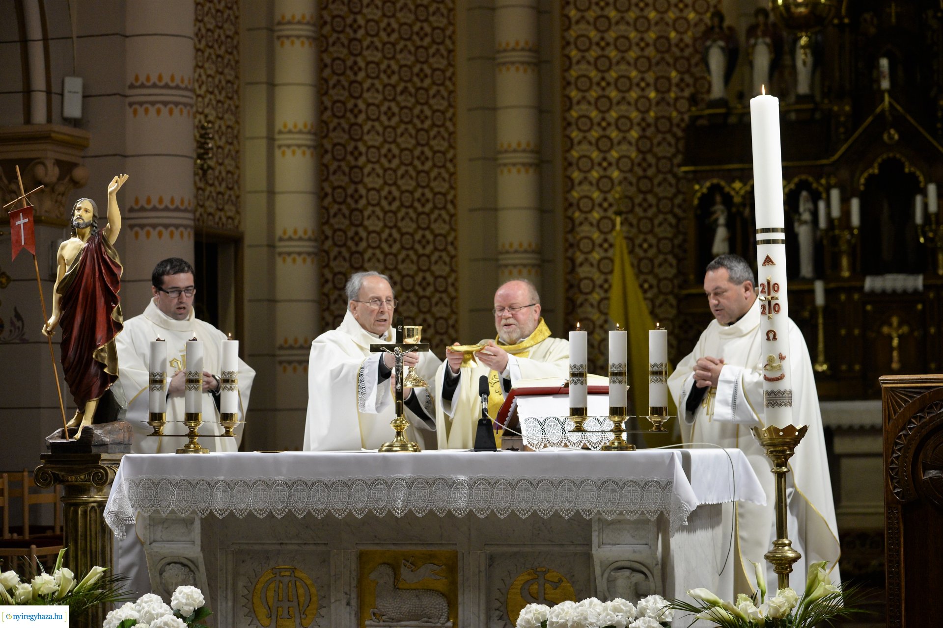 Húsvétvasárnap a Magyarok Nagyasszonya társészeksegyház templomában