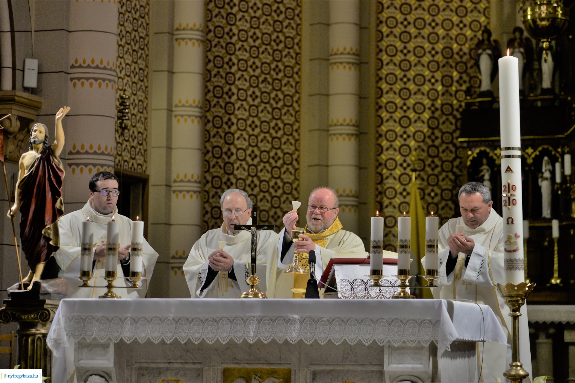 Húsvétvasárnap a Magyarok Nagyasszonya társészeksegyház templomában