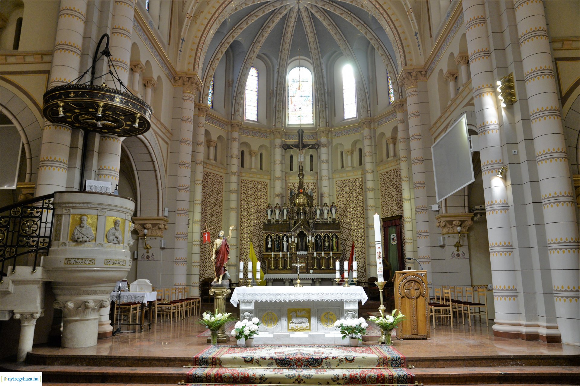 Húsvétvasárnap a Magyarok Nagyasszonya társészeksegyház templomában