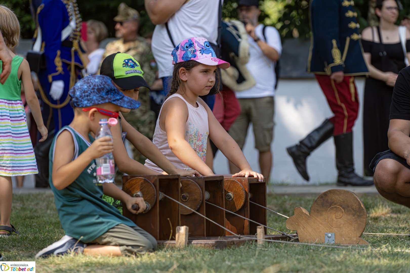Huszárgenerációk találkozója a Sóstói Múzeumfaluban