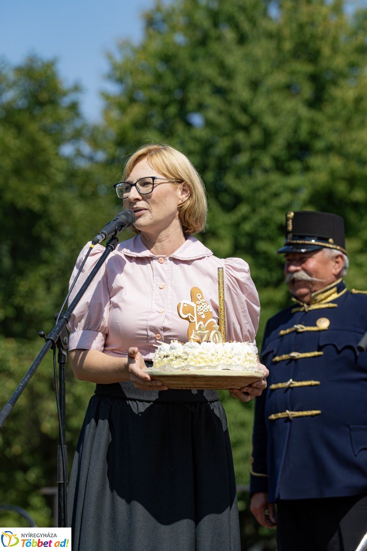 Huszárgenerációk találkozója a Sóstói Múzeumfaluban