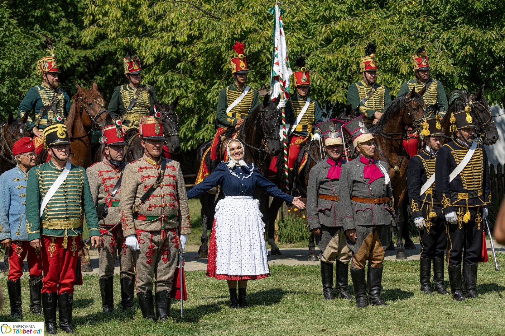 Huszárgenerációk találkozója a Sóstói Múzeumfaluban