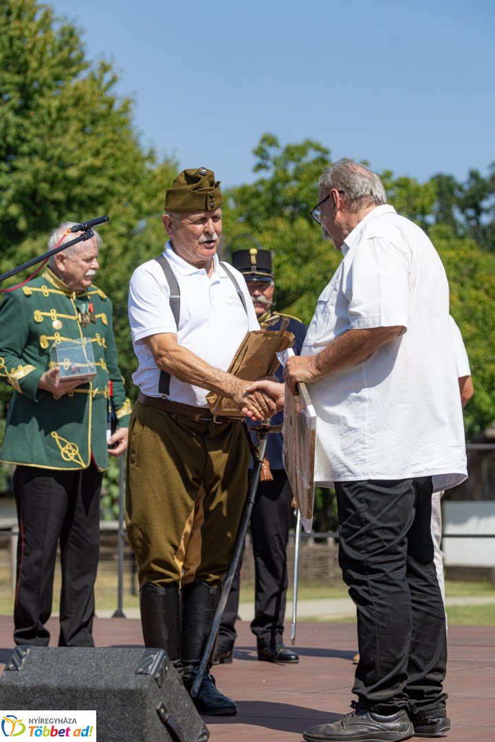 Huszárgenerációk találkozója a Sóstói Múzeumfaluban
