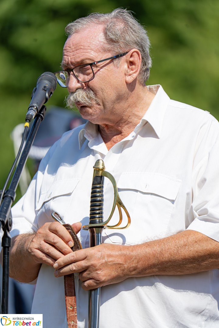 Huszárgenerációk találkozója a Sóstói Múzeumfaluban