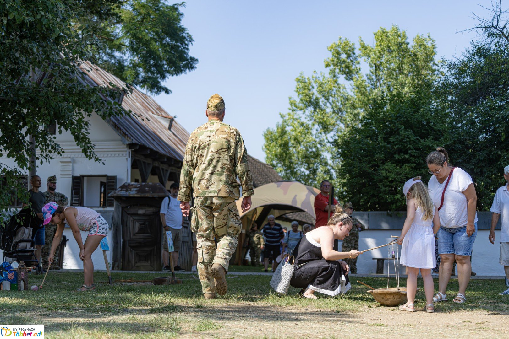 Huszárgenerációk találkozója a Sóstói Múzeumfaluban