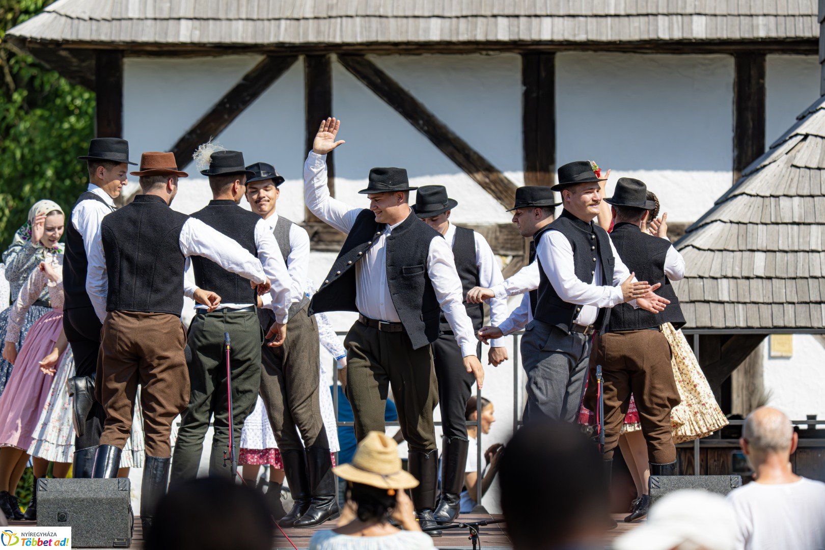 Huszárgenerációk találkozója a Sóstói Múzeumfaluban