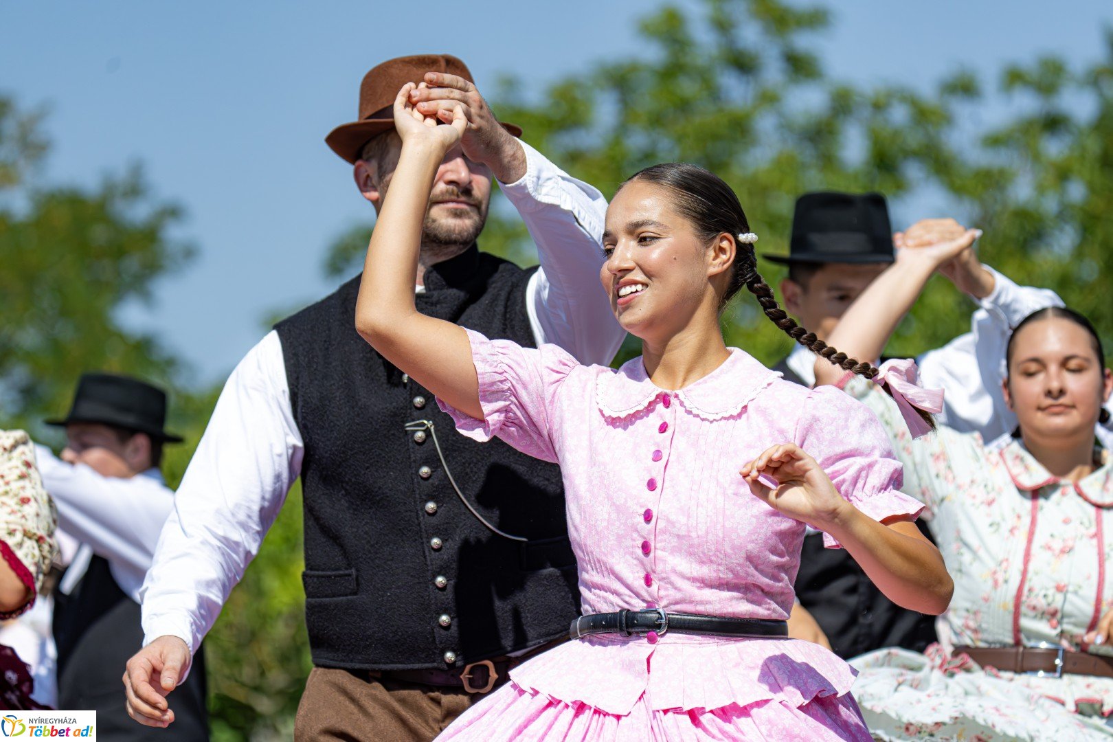 Huszárgenerációk találkozója a Sóstói Múzeumfaluban