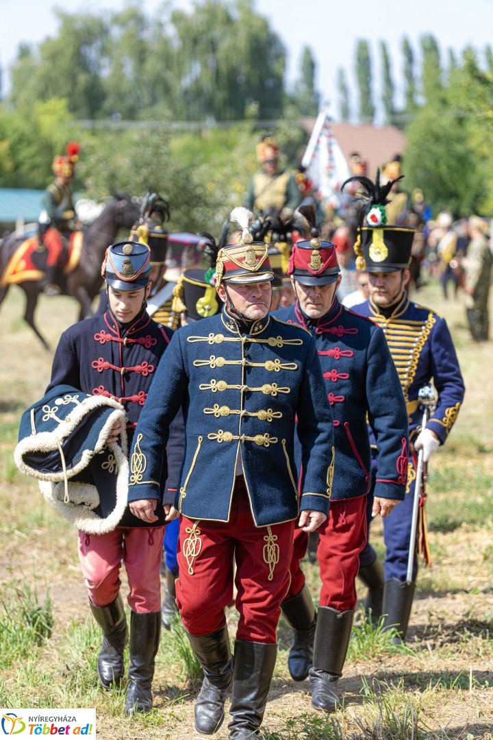 Huszárgenerációk találkozója a Sóstói Múzeumfaluban