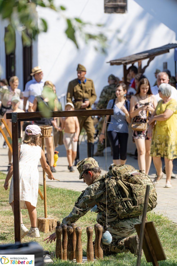 Huszárgenerációk találkozója a Sóstói Múzeumfaluban