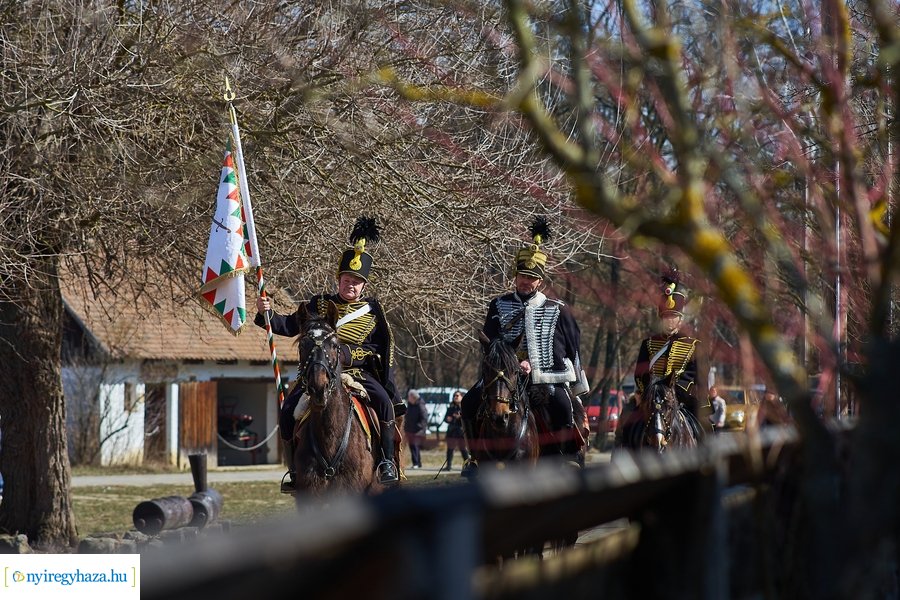 Huszárok a múzeumfaluban