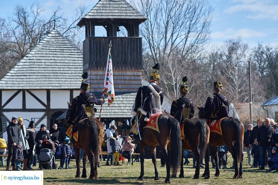 Huszárok a múzeumfaluban