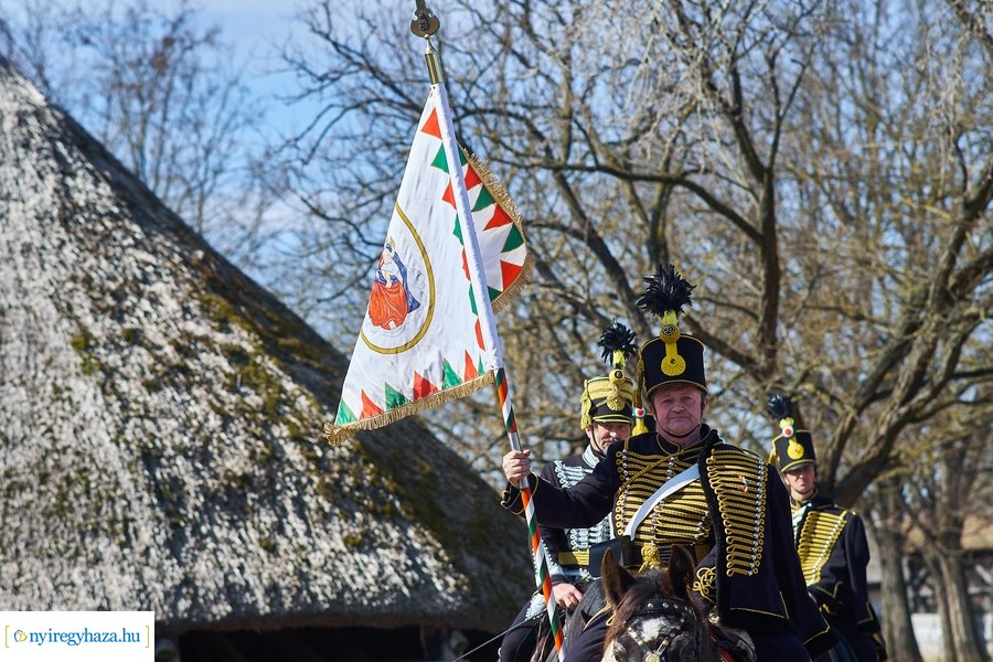 Huszárok a múzeumfaluban