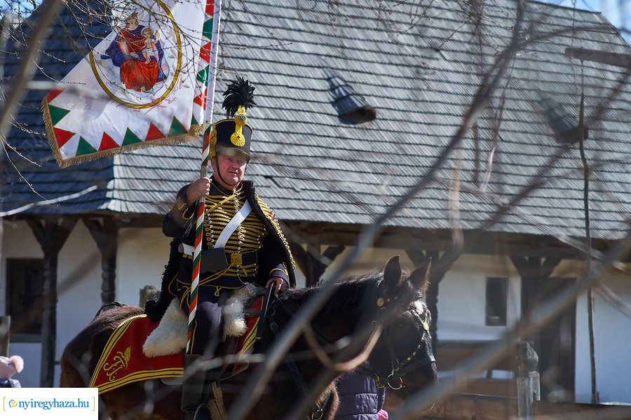 Huszárok a múzeumfaluban