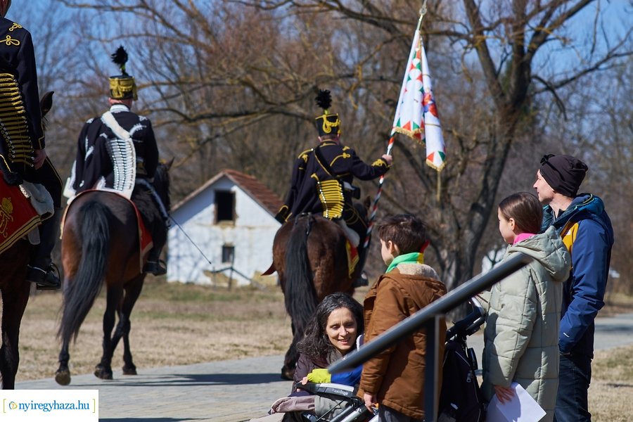Huszárok a múzeumfaluban