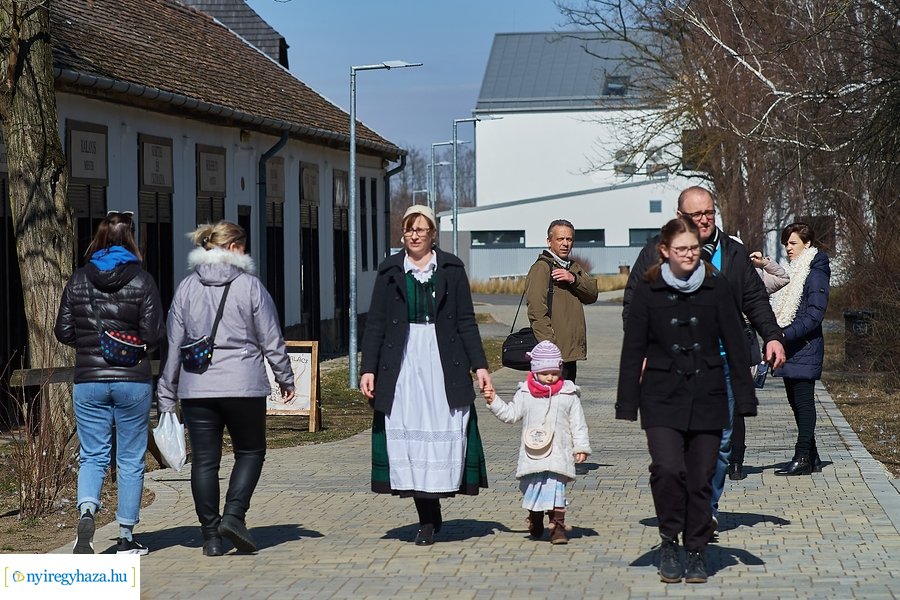 Huszárok a múzeumfaluban
