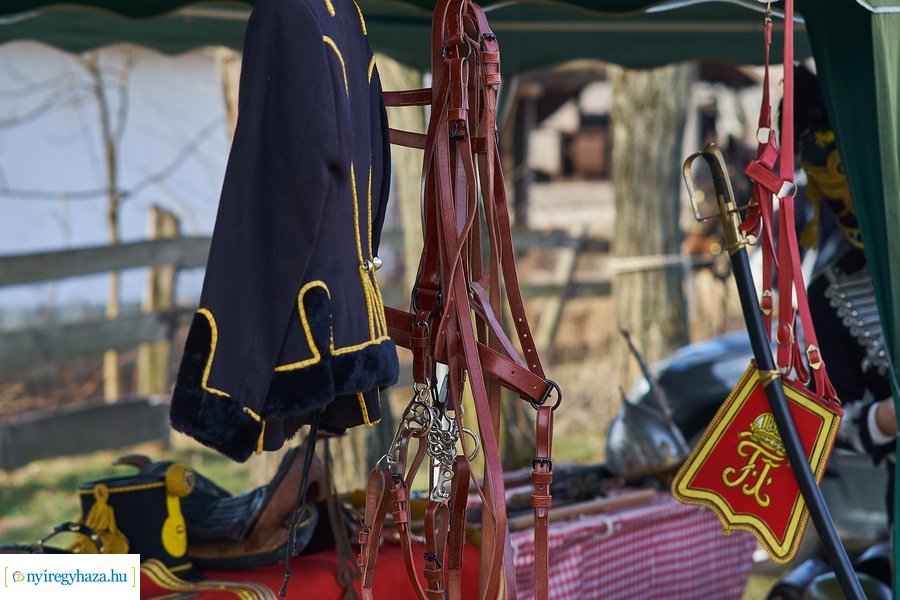 Huszárok a múzeumfaluban