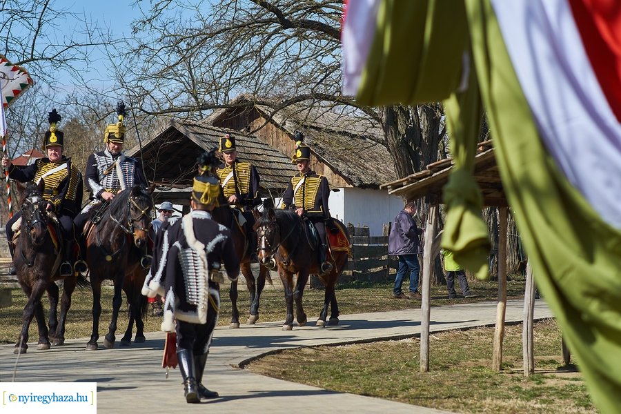 Huszárok a múzeumfaluban