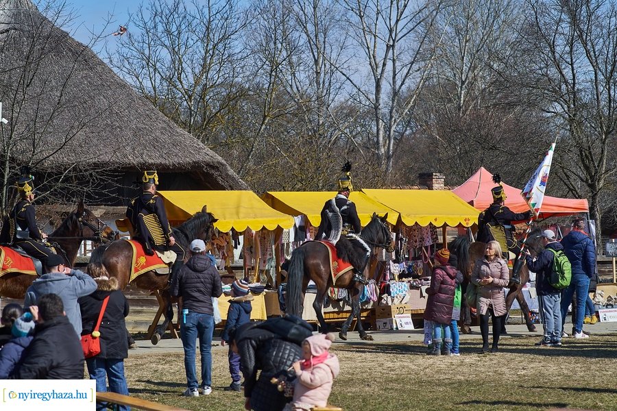 Huszárok a múzeumfaluban