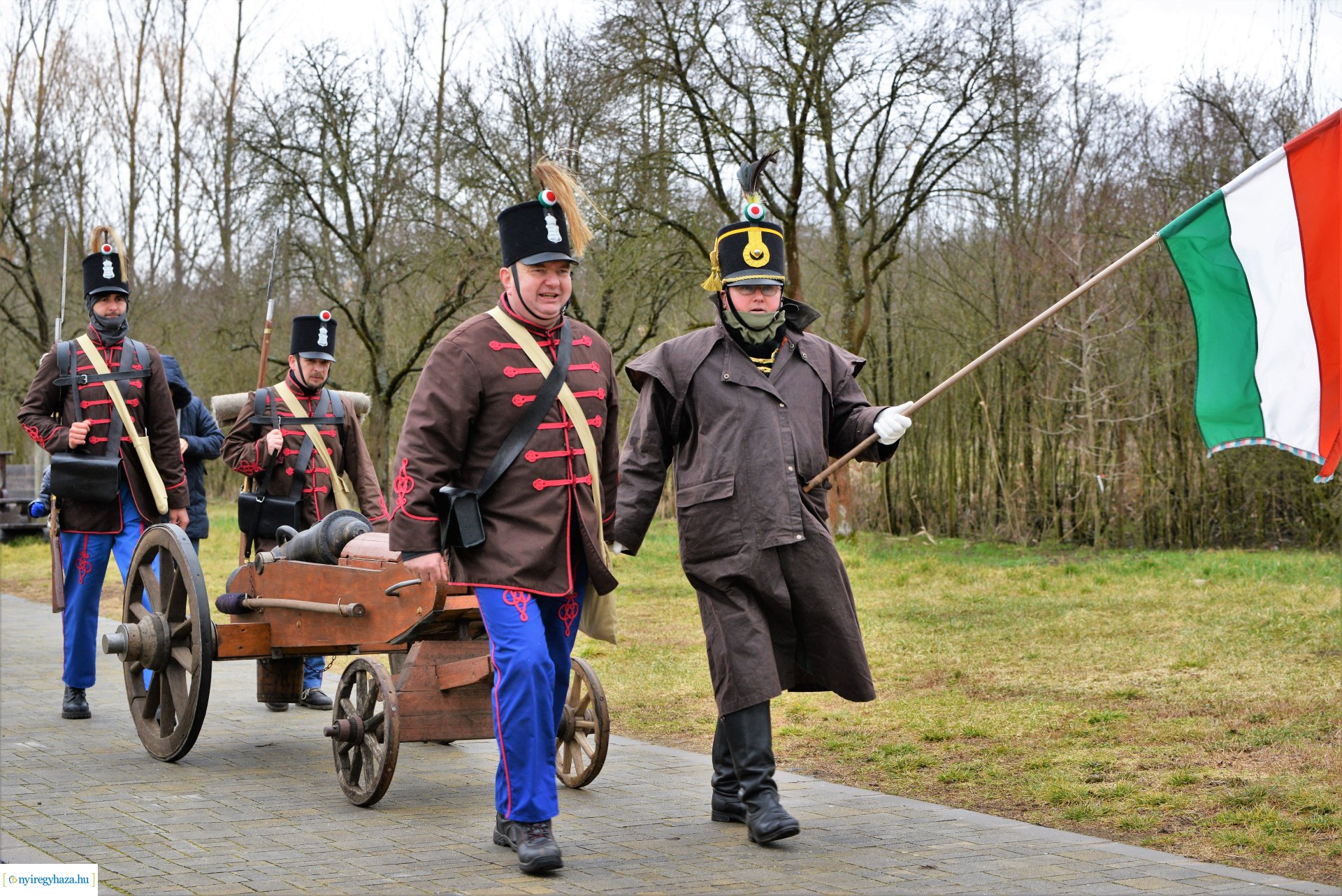 Huszárok felvonulása a Sóstói Múzeumfaluban
