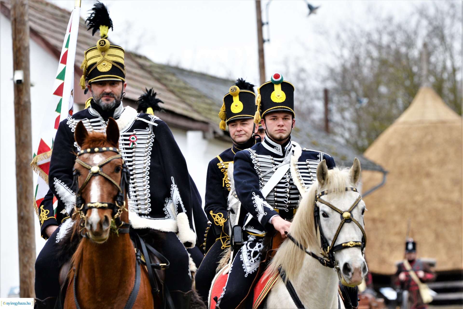 Huszárok felvonulása a Sóstói Múzeumfaluban