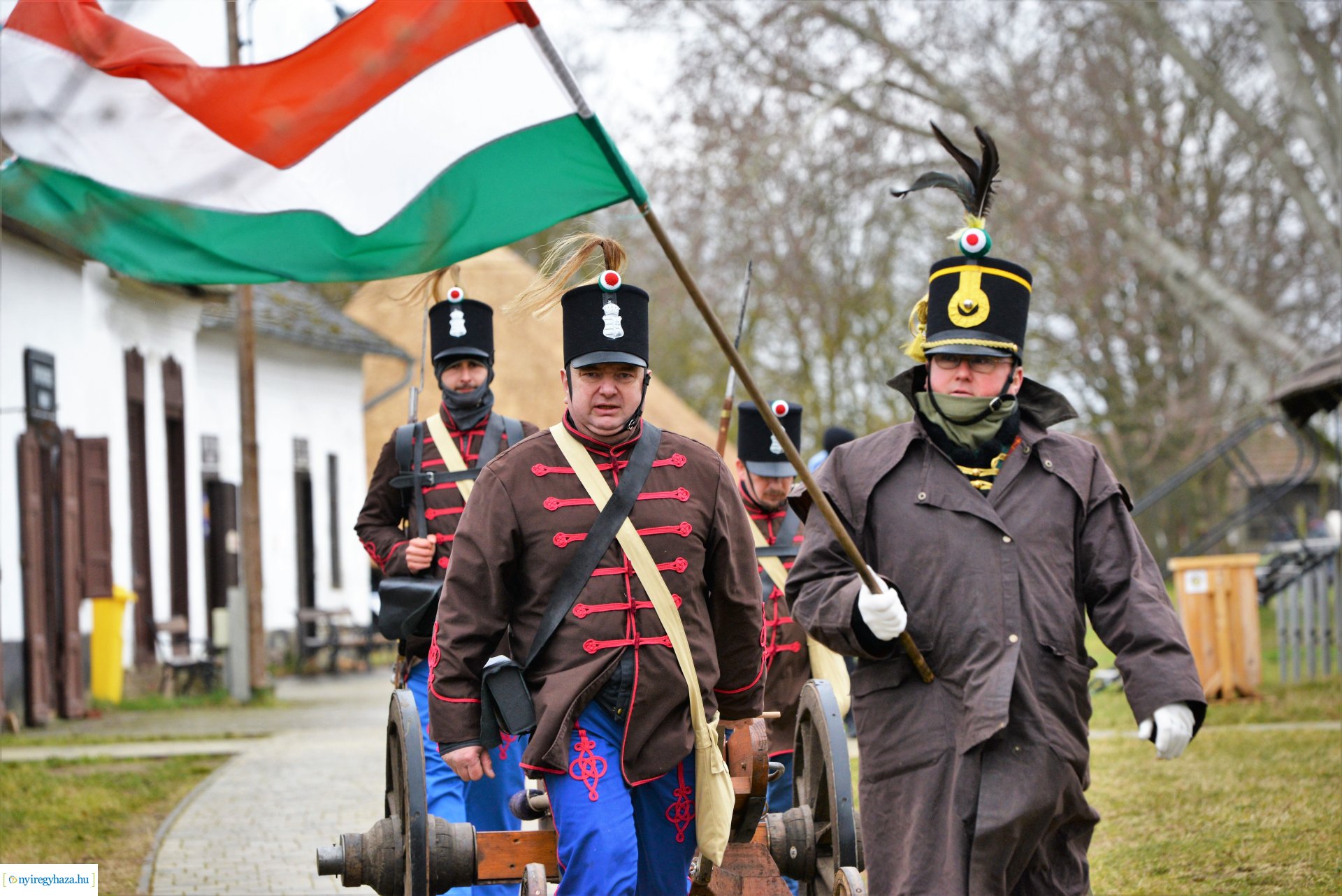Huszárok felvonulása a Sóstói Múzeumfaluban