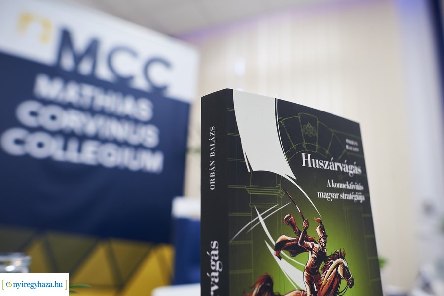 Huszárvágás - könyvbemutató az MCC-ben