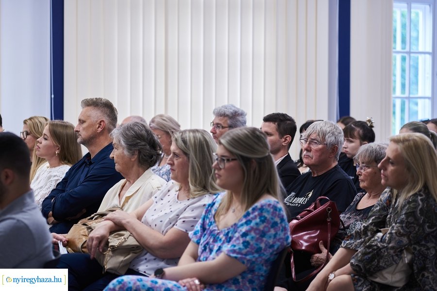 Huszárvágás - könyvbemutató az MCC-ben