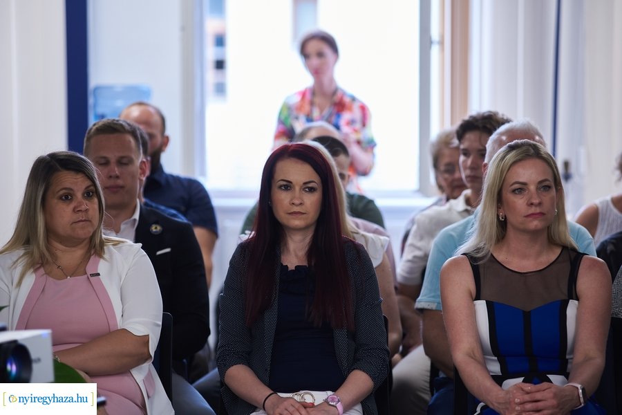 Huszárvágás - könyvbemutató az MCC-ben