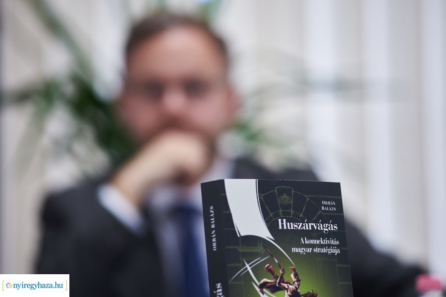 Huszárvágás - könyvbemutató az MCC-ben