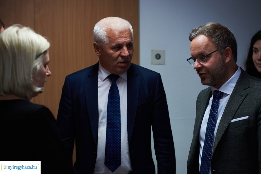 Huszárvágás - könyvbemutató az MCC-ben