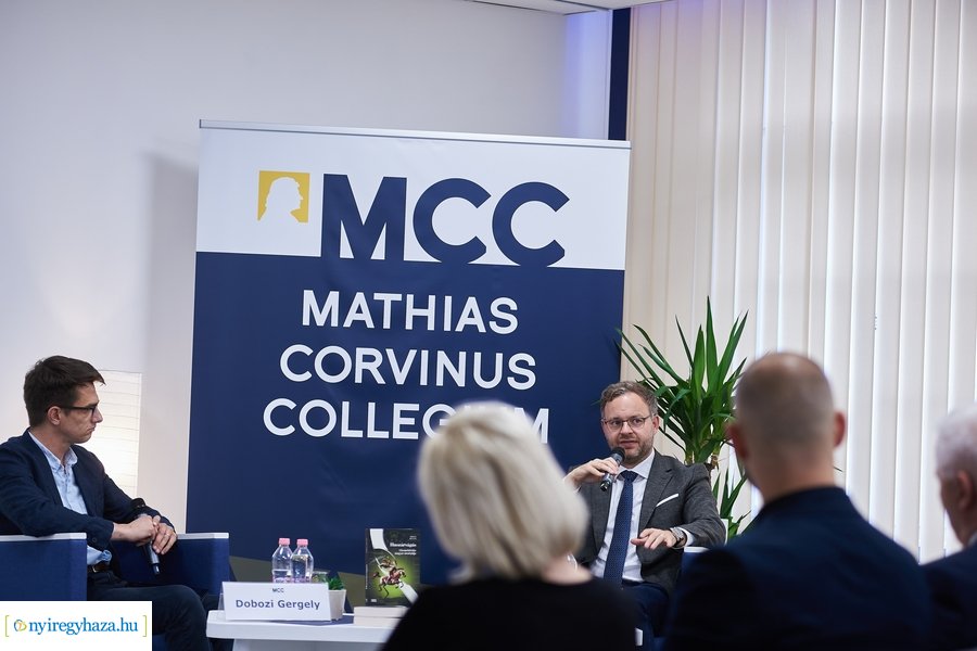 Huszárvágás - könyvbemutató az MCC-ben