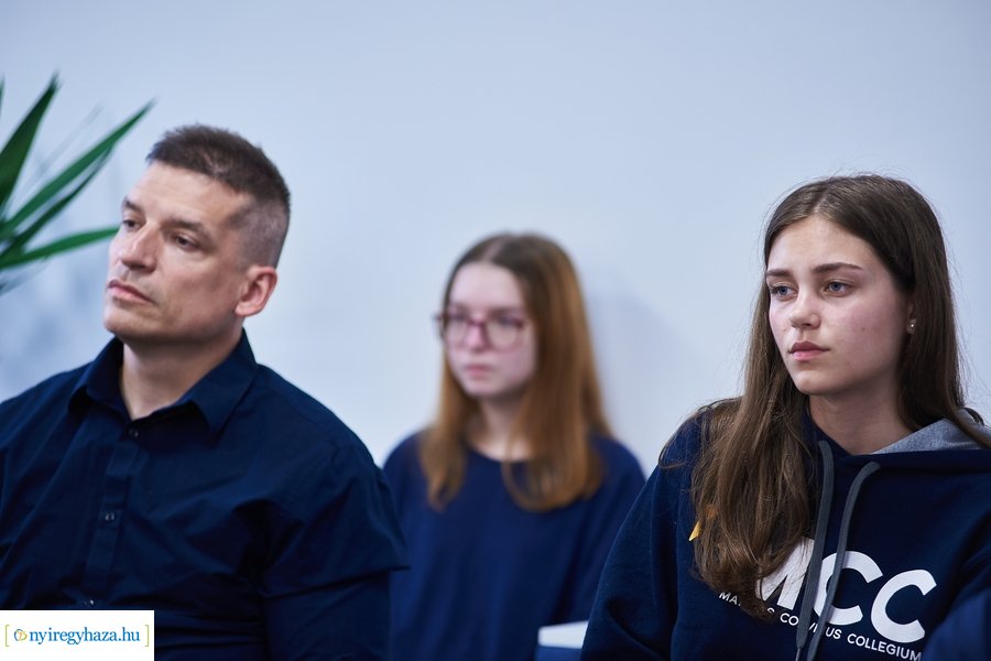 Huszárvágás - könyvbemutató az MCC-ben