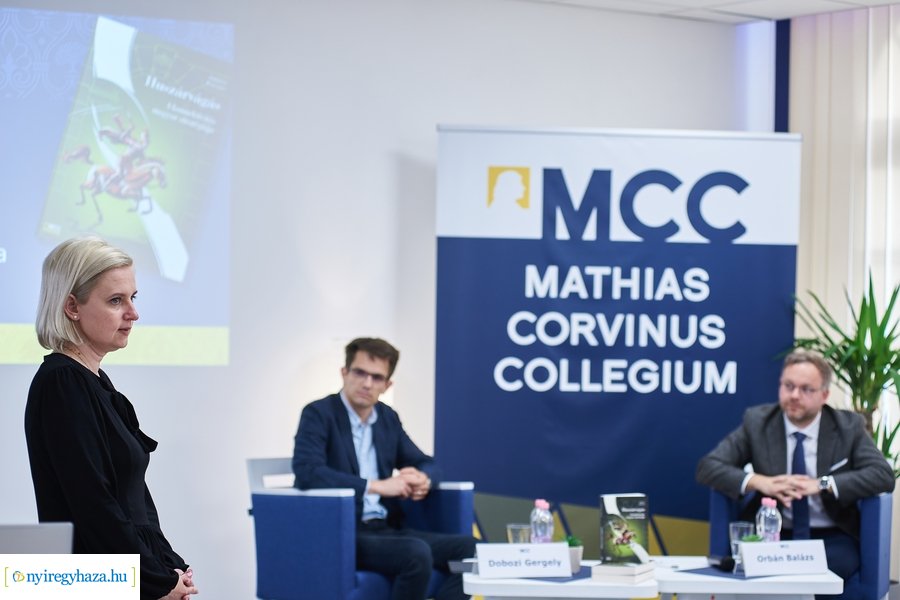 Huszárvágás - könyvbemutató az MCC-ben